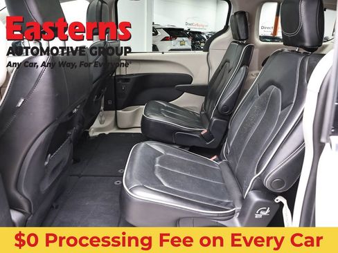 Used 2023 Chrysler Pacifica Limited FWD image 23