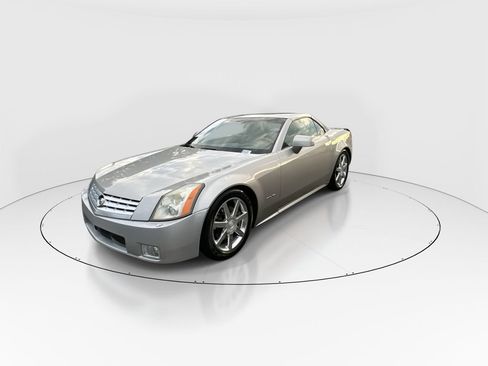 Used 2004 Cadillac XLR RWD image 4
