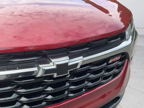 Used 2025 Chevrolet Trax RS w/ Sunroof Package FWD image 30