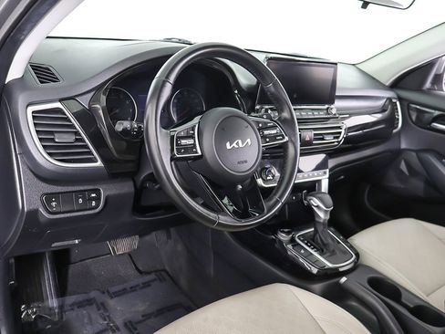 Used 2023 Kia Seltos EX image 26