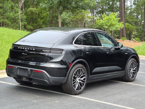 Certified 2025 Porsche Macan Electric RWD image 31