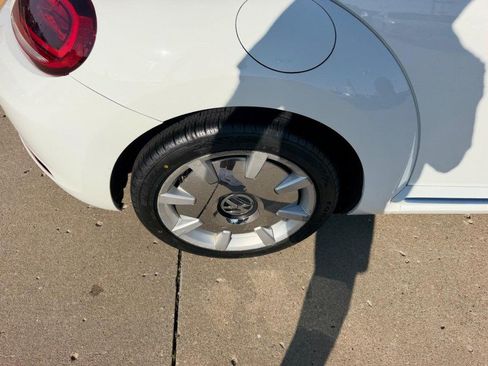 Used 2018 Volkswagen Beetle 2.0T SE FWD image 5