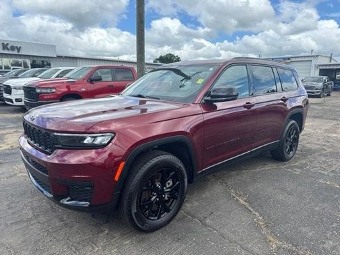 Used 2025 Jeep Grand Cherokee L Laredo AWD/4WD image 7