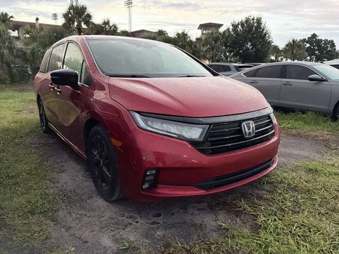 Used 2023 Honda Odyssey Sport image 2