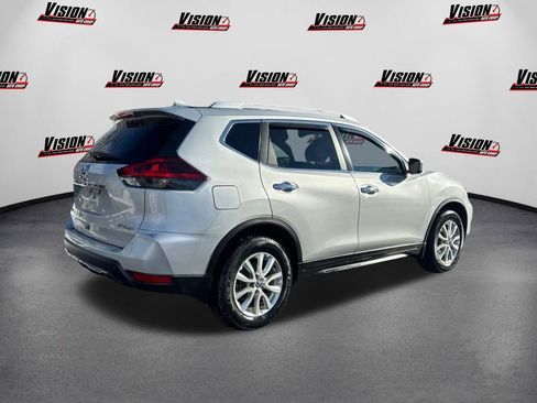 Used 2018 Nissan Rogue SV image 5