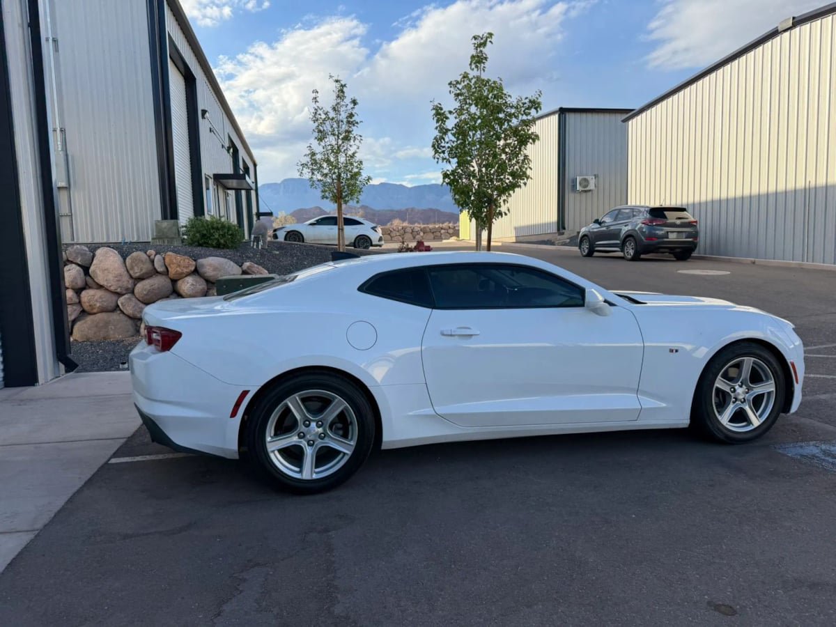 Used 2023 Chevrolet Camaro LT RWD image 7
