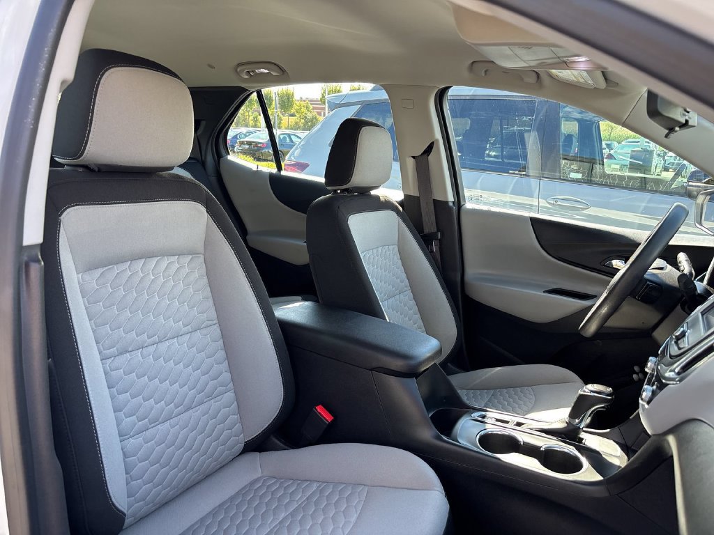 Used 2020 Chevrolet Equinox LS FWD image 22