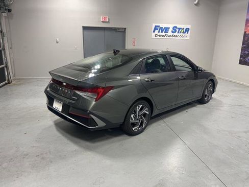 New 2025 Hyundai Elantra Limited image 5
