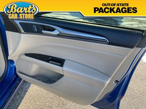 Used 2017 Ford Fusion SE w/ Fusion SE Technology Package image 12