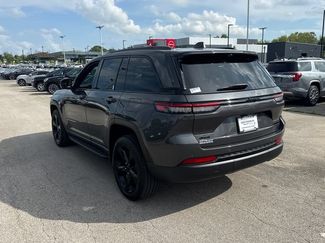 Used 2025 Jeep Grand Cherokee Limited w/ Luxury Tech Group II AWD/4WD video 3