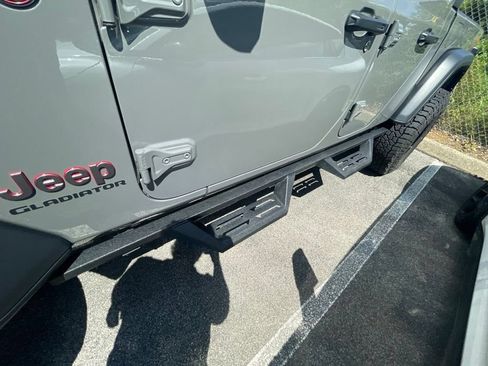 Used 2022 Jeep Gladiator Rubicon w/ Cold Weather Group AWD/4WD image 3