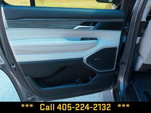 Used 2024 Jeep Wagoneer Series II w/ Flexible Seating Group RWD image 29