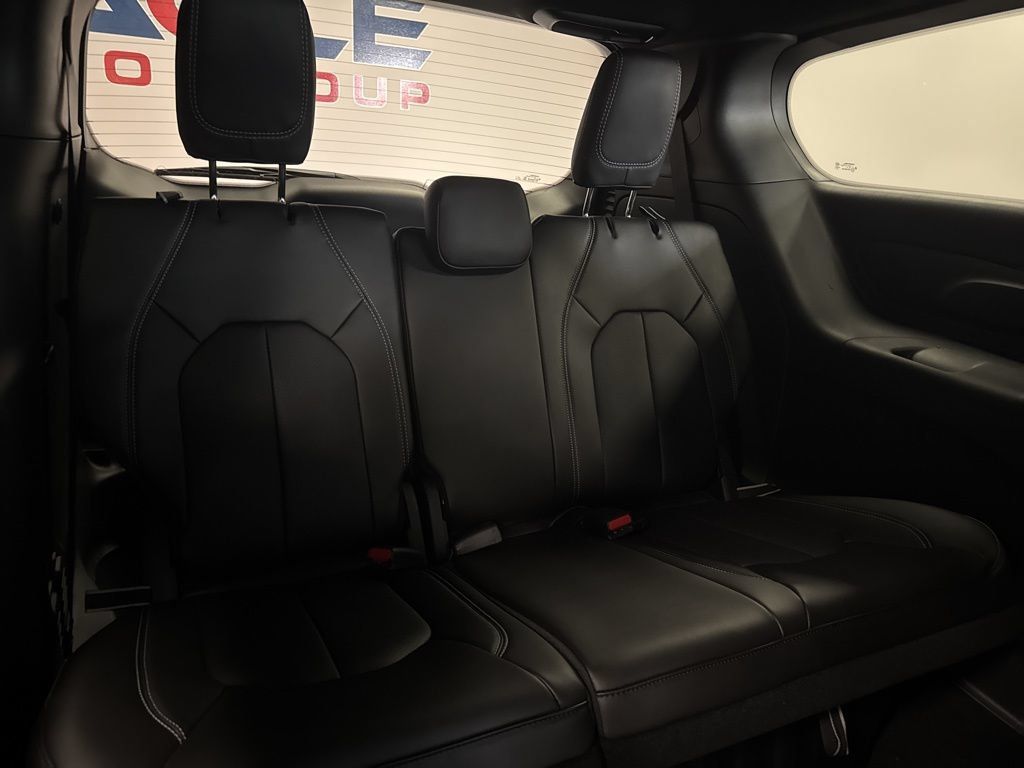New 2026 Chrysler Pacifica Select AWD/4WD image 35