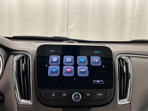 Used 2017 Chevrolet Malibu LT image 15