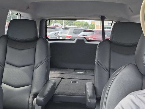Used 2017 Cadillac Escalade Luxury image 19