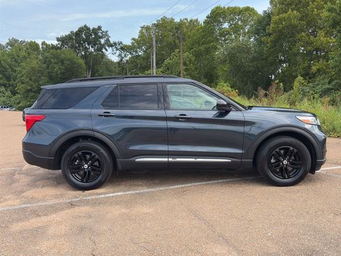 Used 2023 Ford Explorer XLT RWD image 3