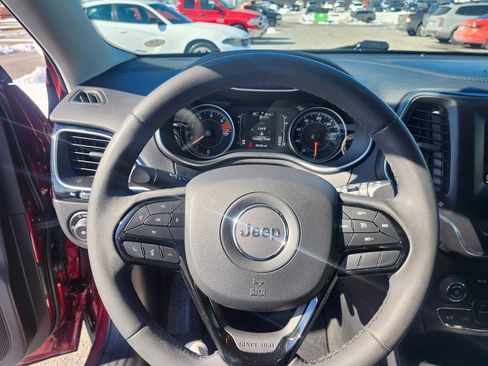 Used 2020 Jeep Cherokee Latitude Plus image 19