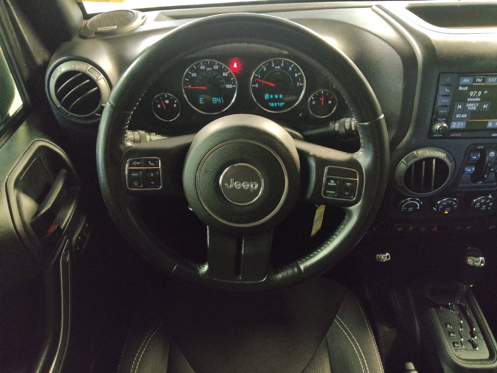 Used 2017 Jeep Wrangler Unlimited Rubicon w/ Connectivity Group AWD/4WD image 22