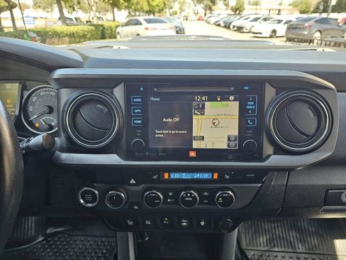 Used 2017 Toyota Tacoma TRD Off-Road image 16