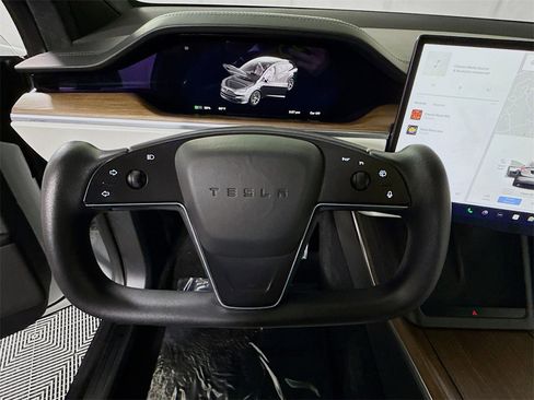 Used 2022 Tesla Model X image 17