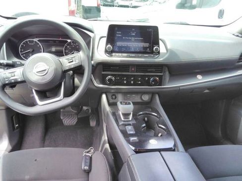 Used 2024 Nissan Rogue S FWD image 8
