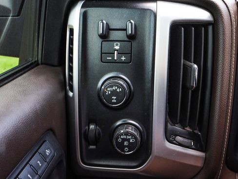 Used 2018 GMC Sierra 1500 SLT w/ SLT Premium Package AWD/4WD image 12