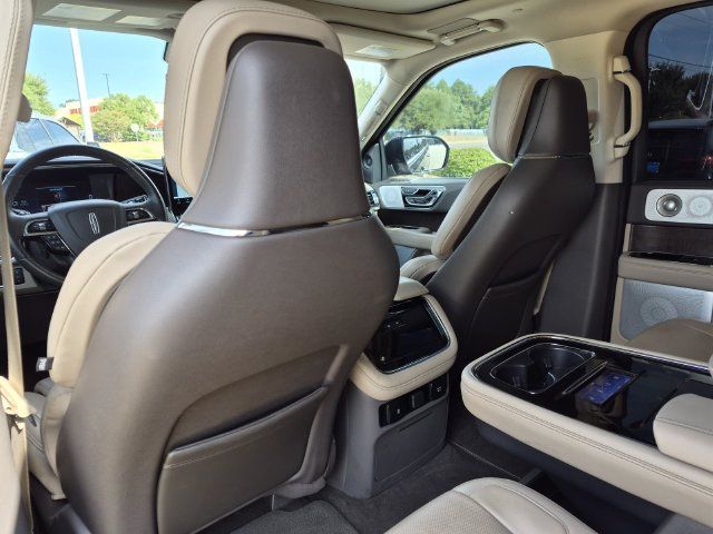 Used 2024 Lincoln Navigator Reserve AWD/4WD image 19