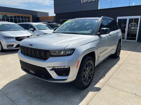 Used 2025 Jeep Grand Cherokee Summit w/ Obsidian Package AWD/4WD image 3