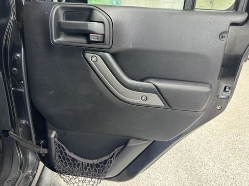 Used 2015 Jeep Wrangler Unlimited Sport AWD/4WD image 38