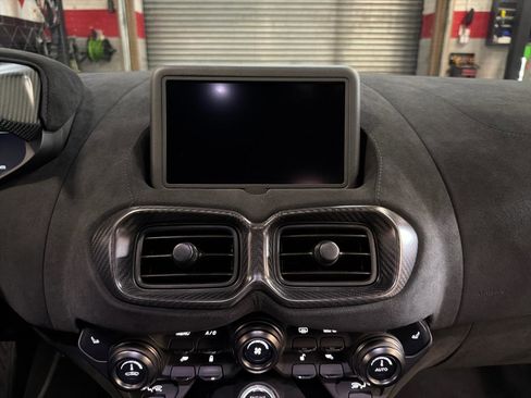 Used 2019 Aston Martin V8 Vantage Coupe RWD image 18