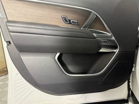 Used 2023 Land Rover Range Rover SE image 15