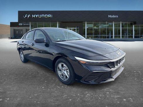 New 2026 Hyundai Elantra SE image 2