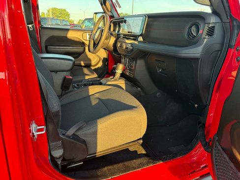 Used 2025 Jeep Wrangler Unlimited Rubicon AWD/4WD image 10