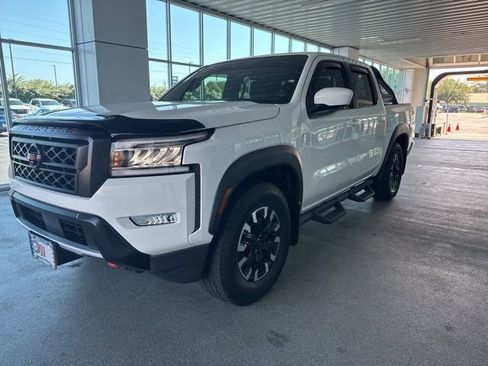 Used 2022 Nissan Frontier Pro-X RWD image 3