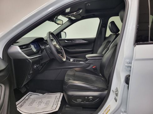 Used 2024 Jeep Grand Cherokee L Altitude image 5