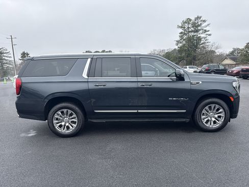 Used 2022 GMC Yukon XL Denali image 5