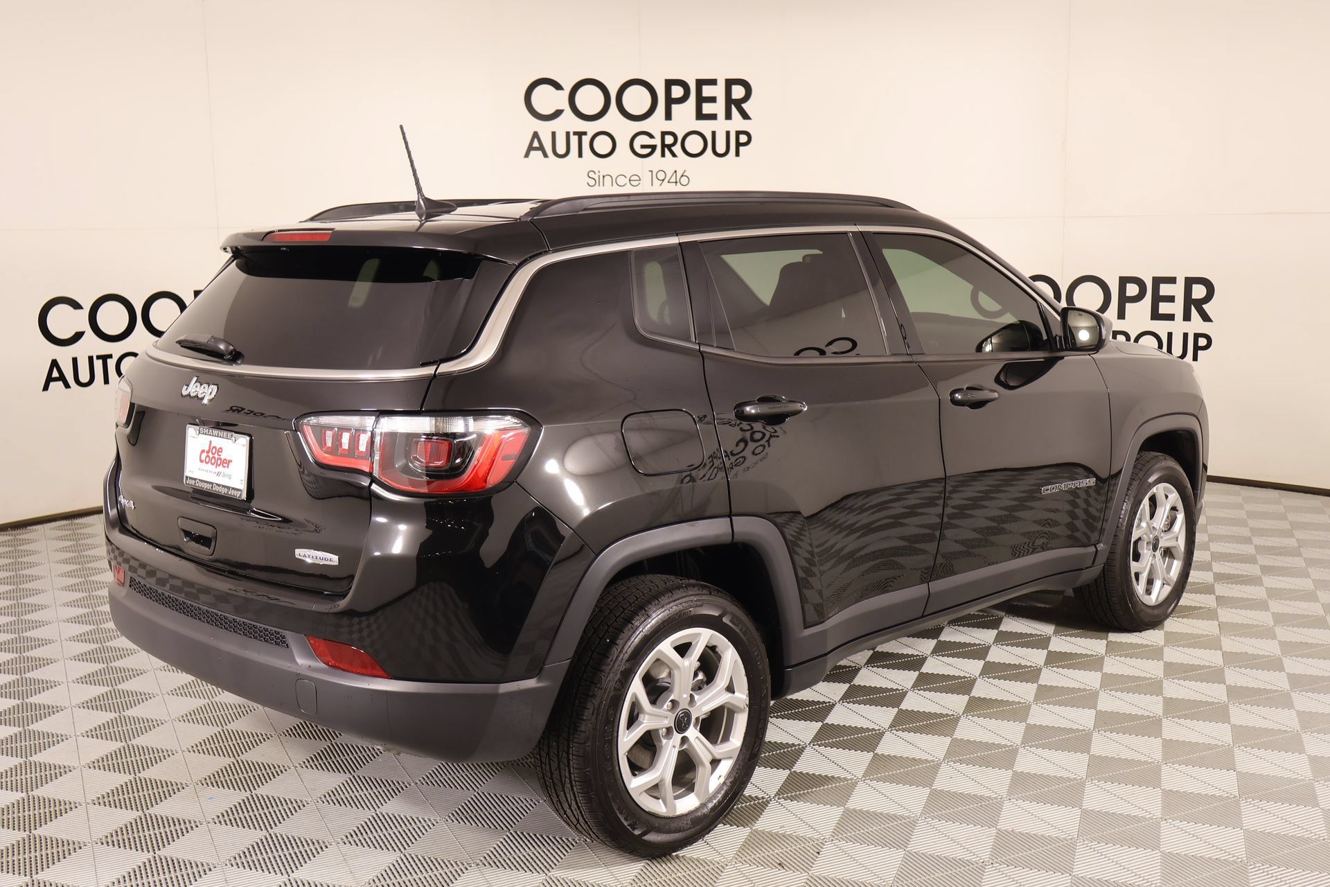 Used 2026 Jeep Compass Latitude AWD/4WD image 19