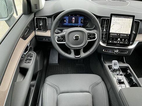 New 2026 Volvo XC90 T8 Plus w/ Protection Package AWD/4WD image 5