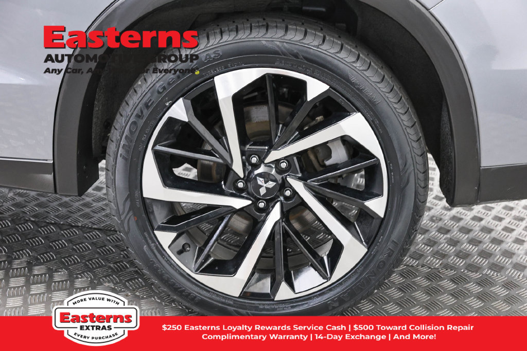 Used 2023 Mitsubishi Outlander SE AWD/4WD image 35