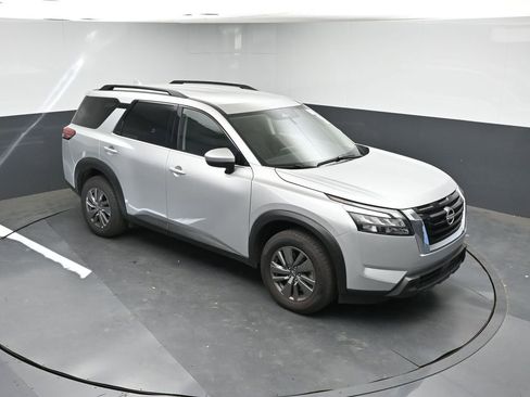 Used 2025 Nissan Pathfinder SV image 23