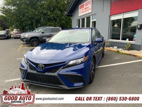 Used 2024 Toyota Camry SE FWD image 1