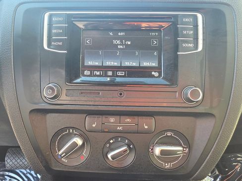 Used 2017 Volkswagen Jetta S w/ Jetta S Cold Weather Package FWD image 33