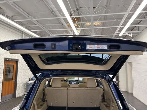 Used 2015 Toyota Highlander XLE image 11