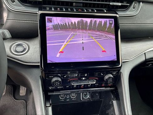 Used 2023 Jeep Grand Cherokee L Limited image 15