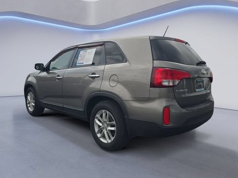 Used 2014 Kia Sorento LX FWD image 3