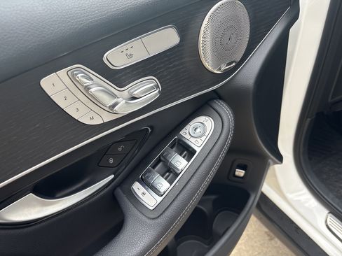 Used 2021 Mercedes-Benz GLC 300 4MATIC image 15