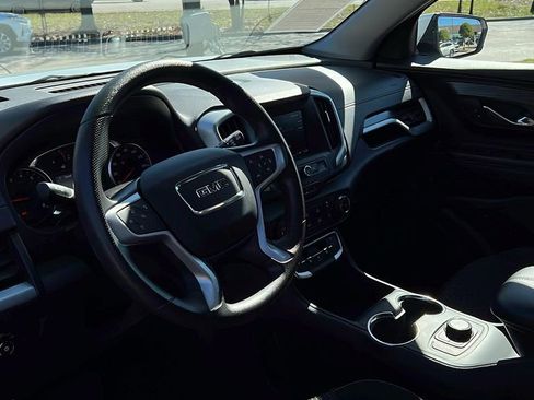 Used 2024 GMC Terrain SLE image 2