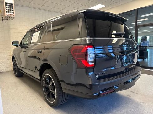 Used 2023 Ford Expedition Limited AWD/4WD image 3
