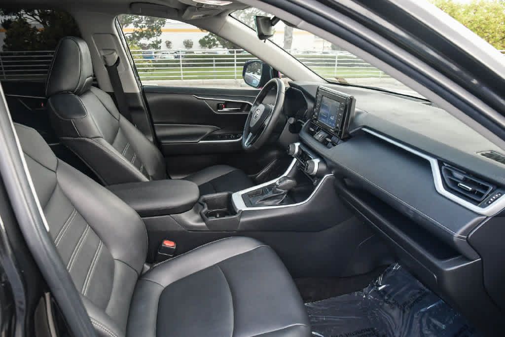 Used 2022 Toyota RAV4 XLE Premium FWD image 17