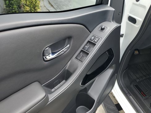 Used 2023 Nissan Frontier SV w/ Midnight Edition Package RWD image 18